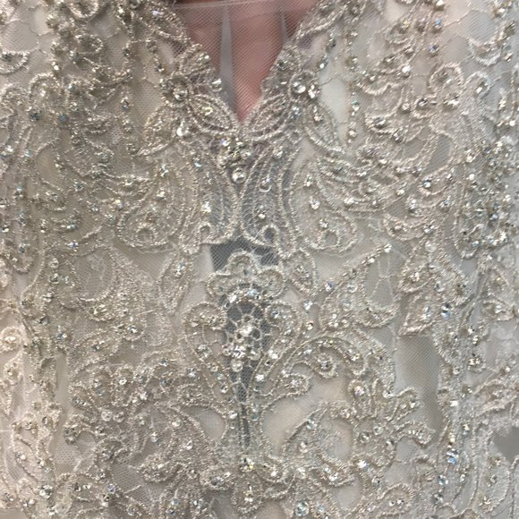 New Wedding Dress, Allure Couture Vintage Lace, BLING Small Size 8, Sexy Fitted - Picture 14 of 16